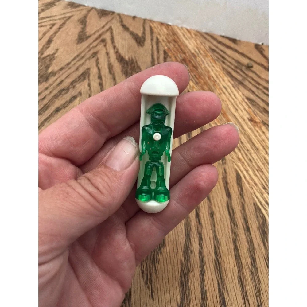 Vintage Unisex LEGO Bionicle Matoran Mini Figure Pod Small Green White